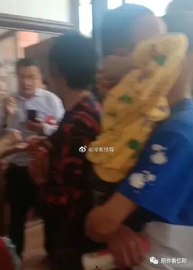 信阳爆料女子被打视频曝光,信阳街头暴力事件引发关注 第2张 信阳爆料女子被打视频曝光,信阳街头暴力事件引发关注 第2张
